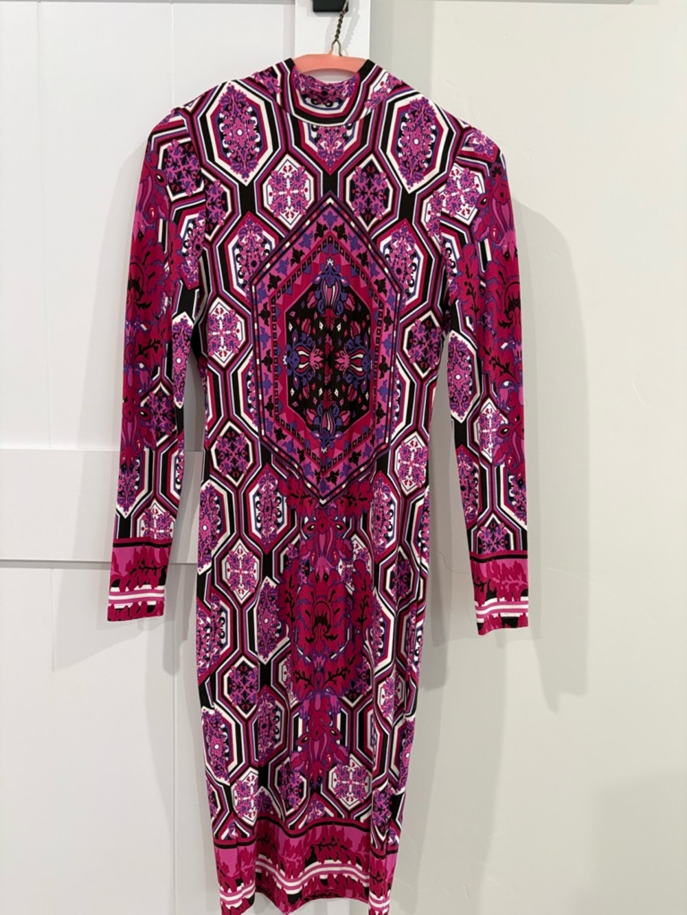 VENUS Fitted Long Sleeve Geometric Print Midi Dress in Pink & Black